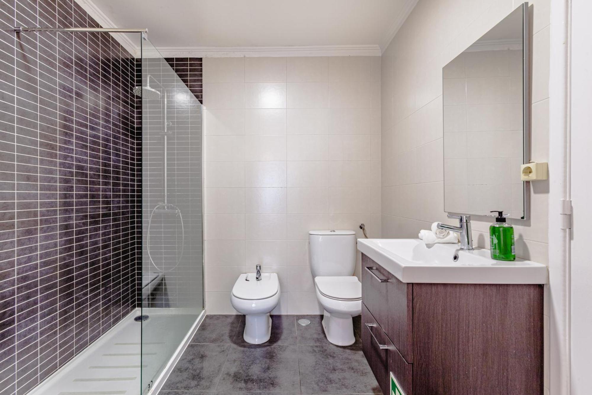 Visit Lisbon 4Fun - Anjos Apartment Bagian luar foto